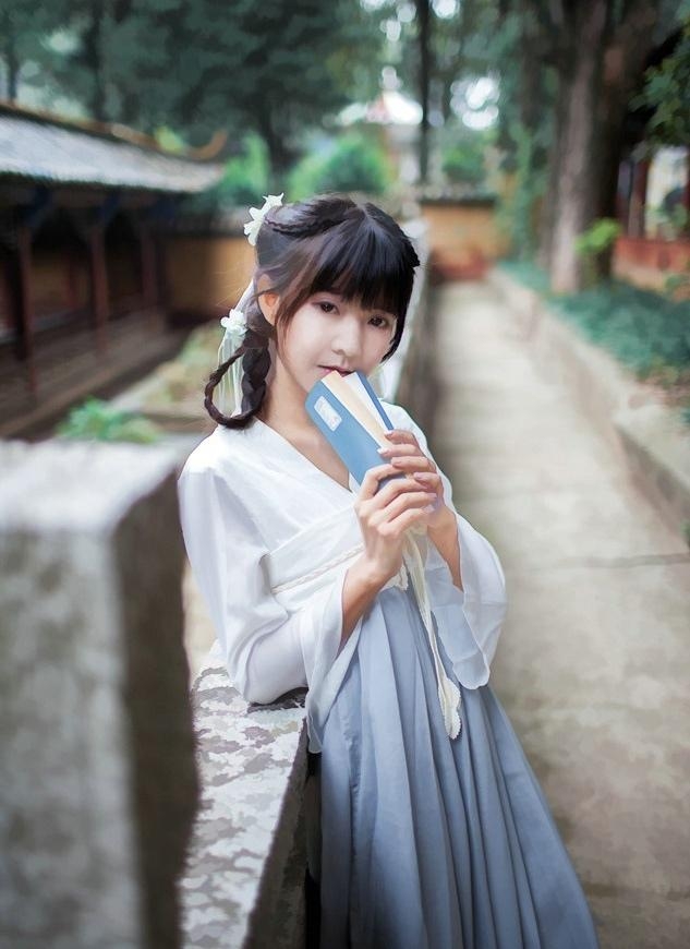 娇小玲珑汉服少女唯美古风摄影