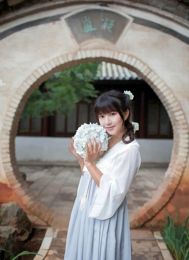 娇小玲珑汉服少女唯美古风摄影