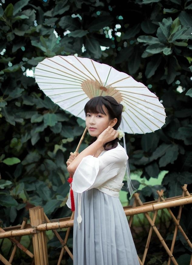 娇小玲珑汉服少女唯美古风摄影