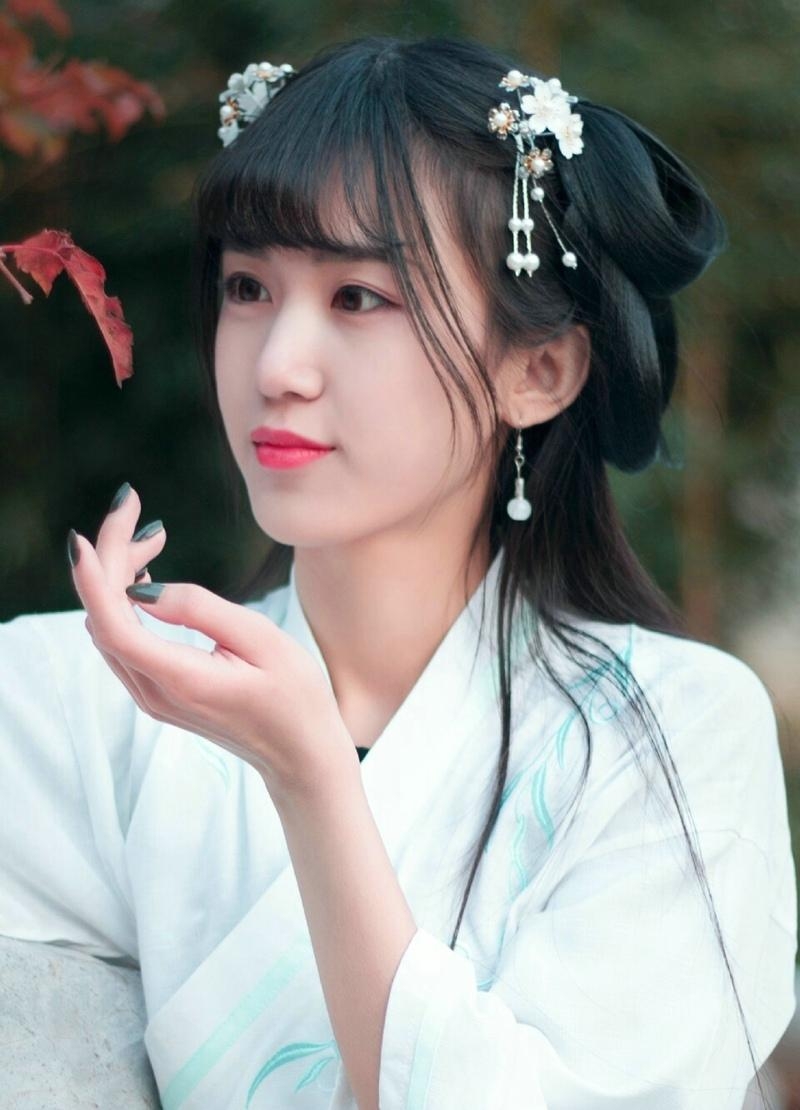 清新古装美女小姑娘湖边唯美写真