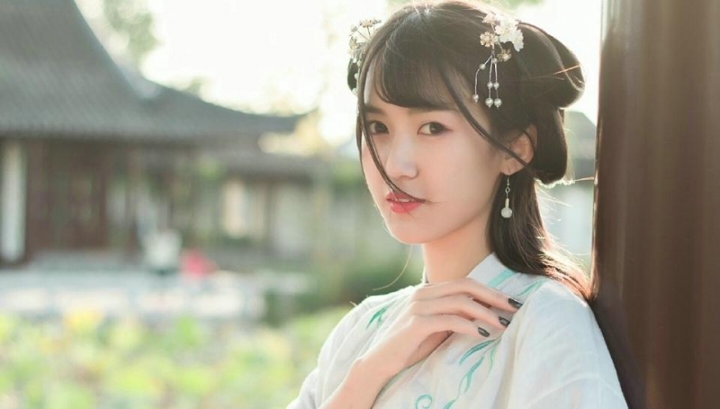 清新古装美女小姑娘湖边唯美写真