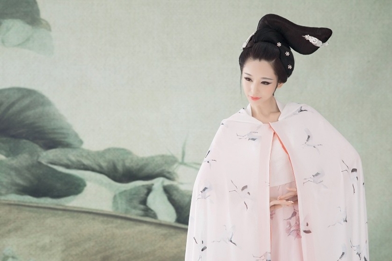 古装美女白衣飘飘仙气十足图片