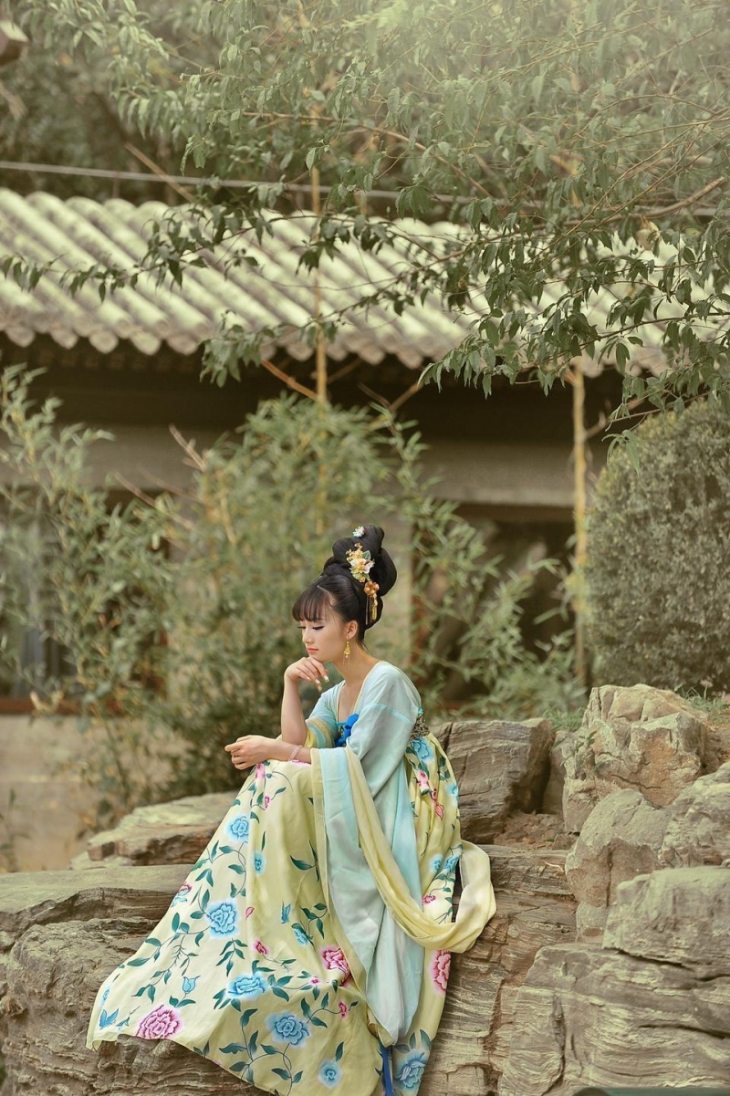 簪花侍女花容月貌美若天仙图片