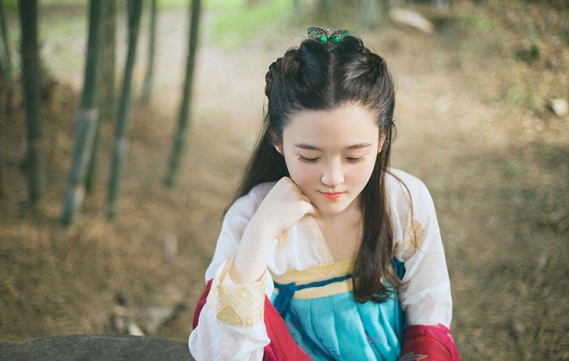 端庄典雅汉服美女精致侧颜图片