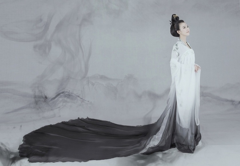 古装美女仙气飘飘水墨风艺术照