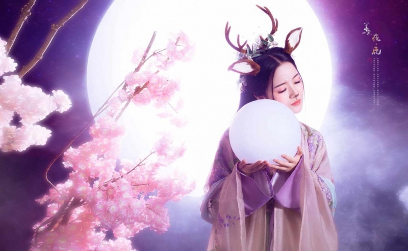 古装美女化身梅花鹿仙子艺术照