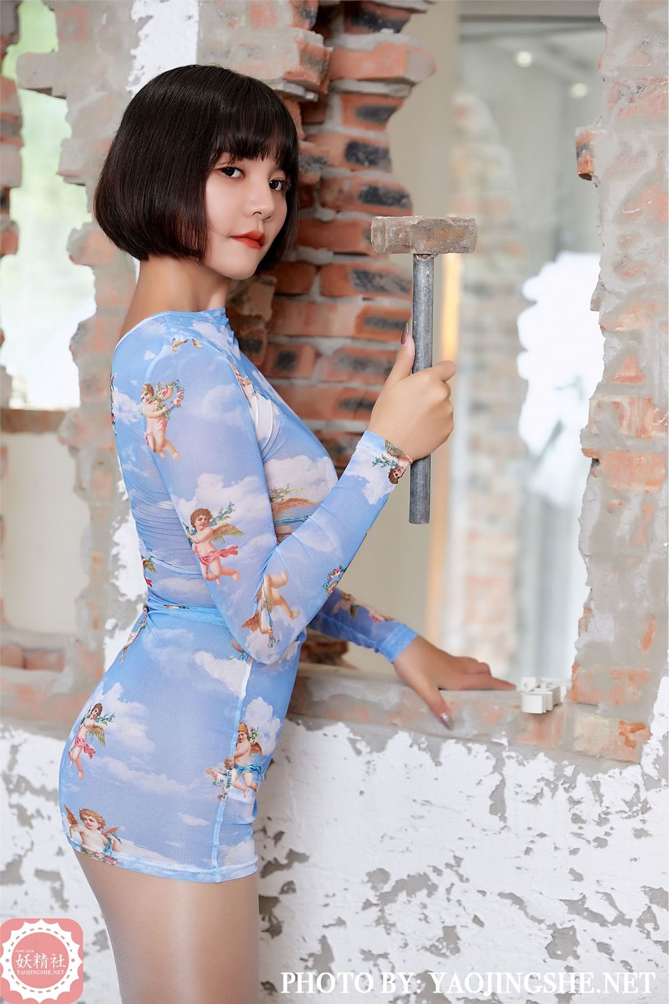 [YJS妖精社] 《唐飞飞-装修工》 T2035 超短裙性感丝袜写真