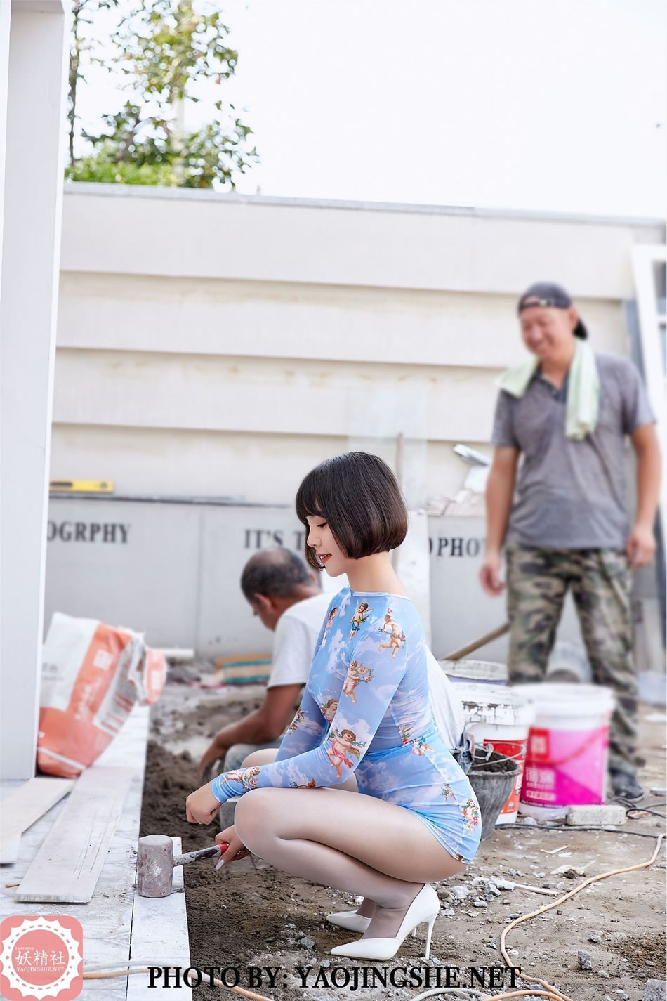 [YJS妖精社] 《唐飞飞-装修工》 T2035 超短裙性感丝袜写真
