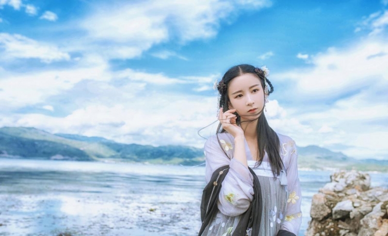 汉服少女出水芙蓉唯美古风摄影