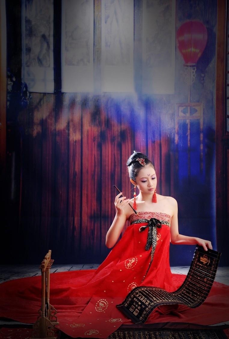 汉服美女红妆素裹美艳动人写真