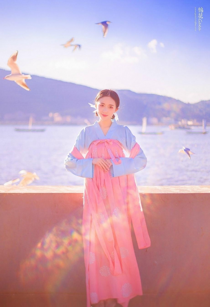 汉服少女肤白貌美唯美逆光摄影