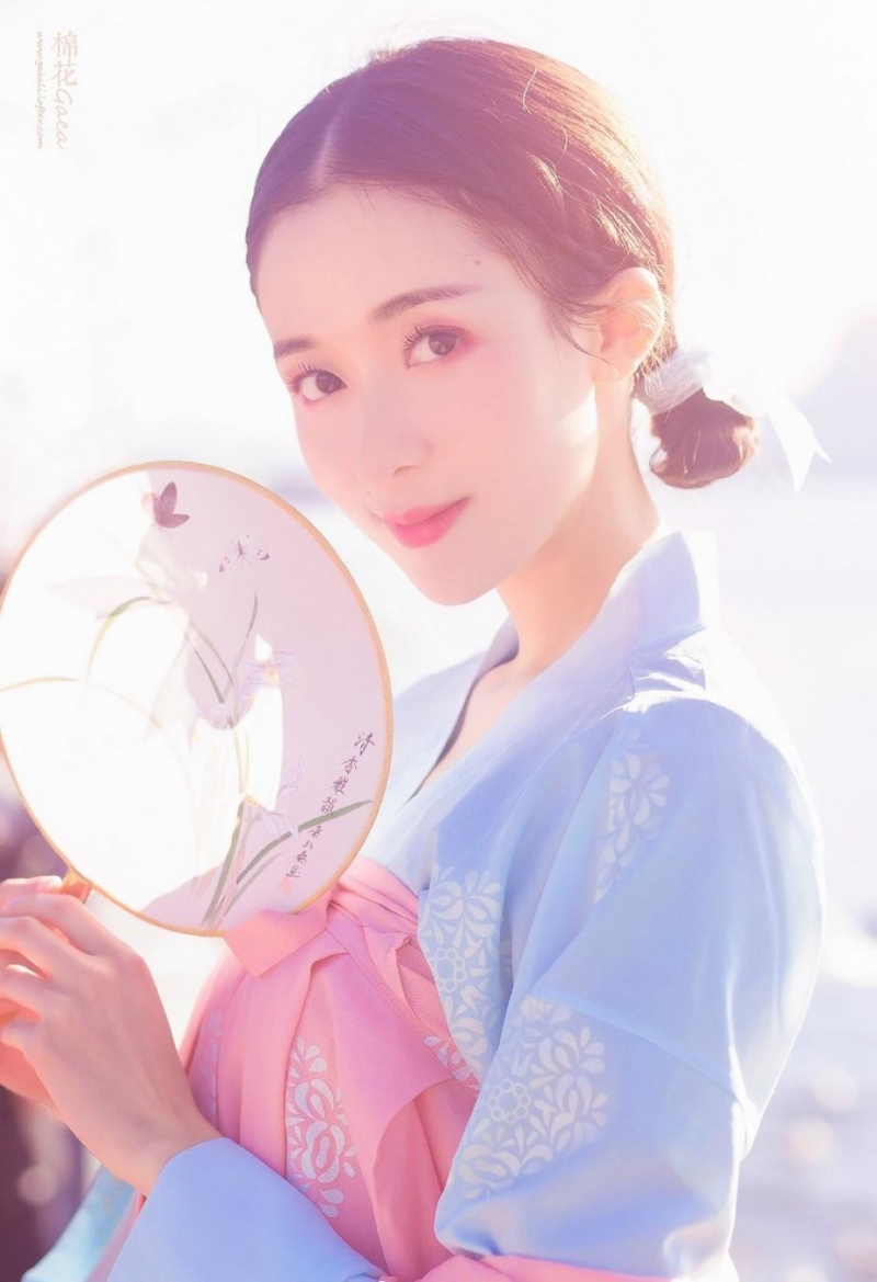 汉服少女肤白貌美唯美逆光摄影