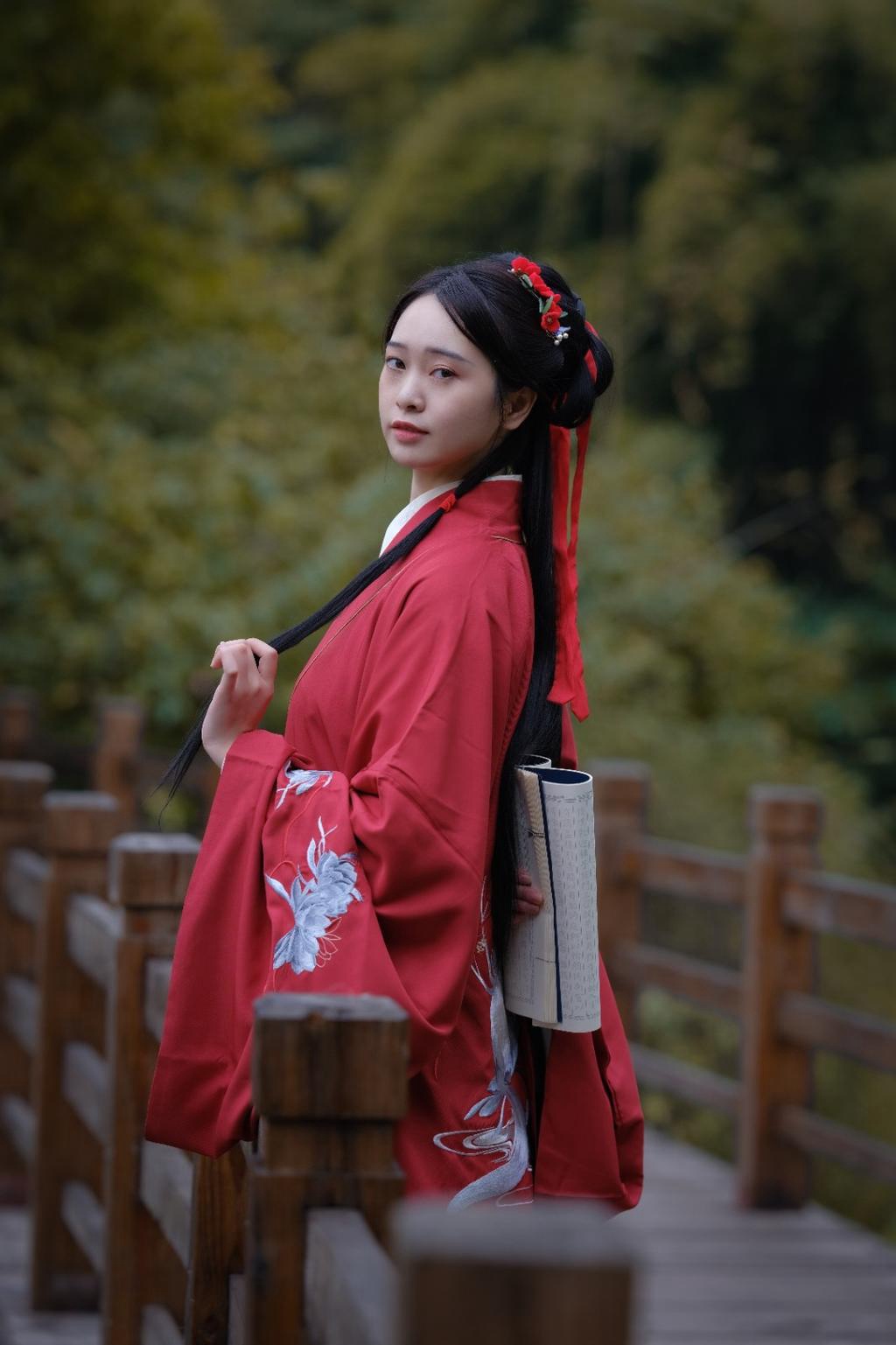 汉服美女饱读诗书满腹才华写真