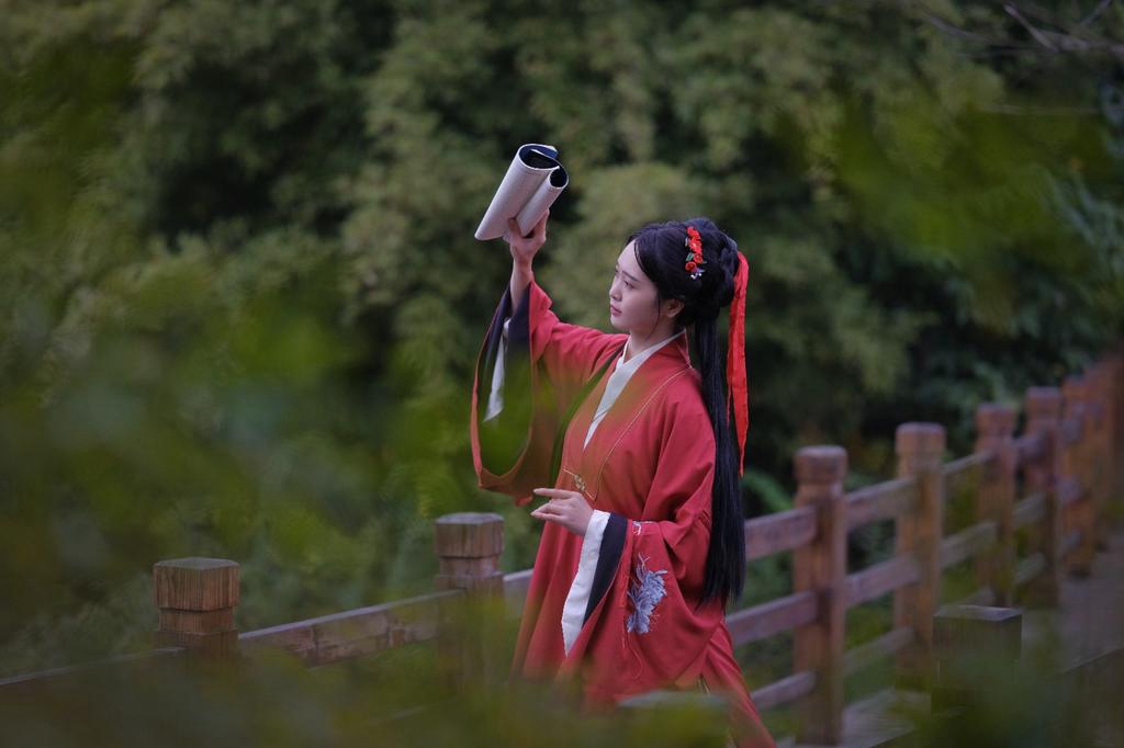 汉服美女饱读诗书满腹才华写真