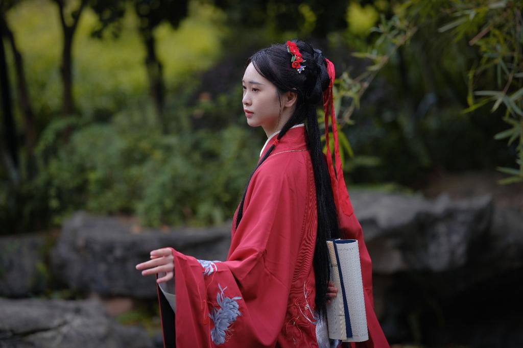 汉服美女饱读诗书满腹才华写真