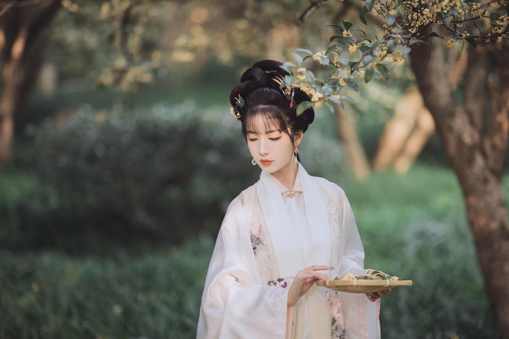 古装美女花容月貌清新脱俗图片