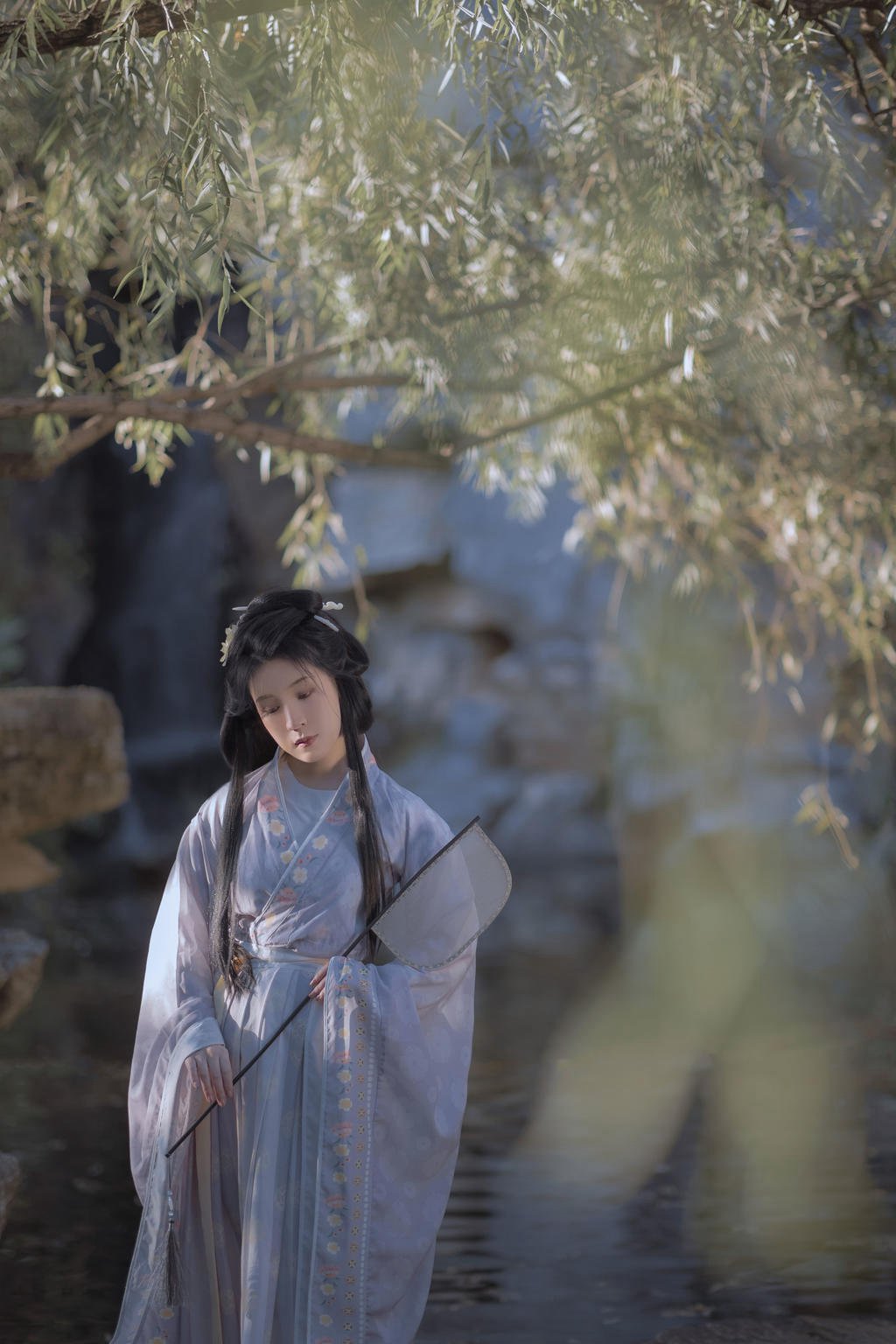 长发及腰古装美女秀色可餐图片