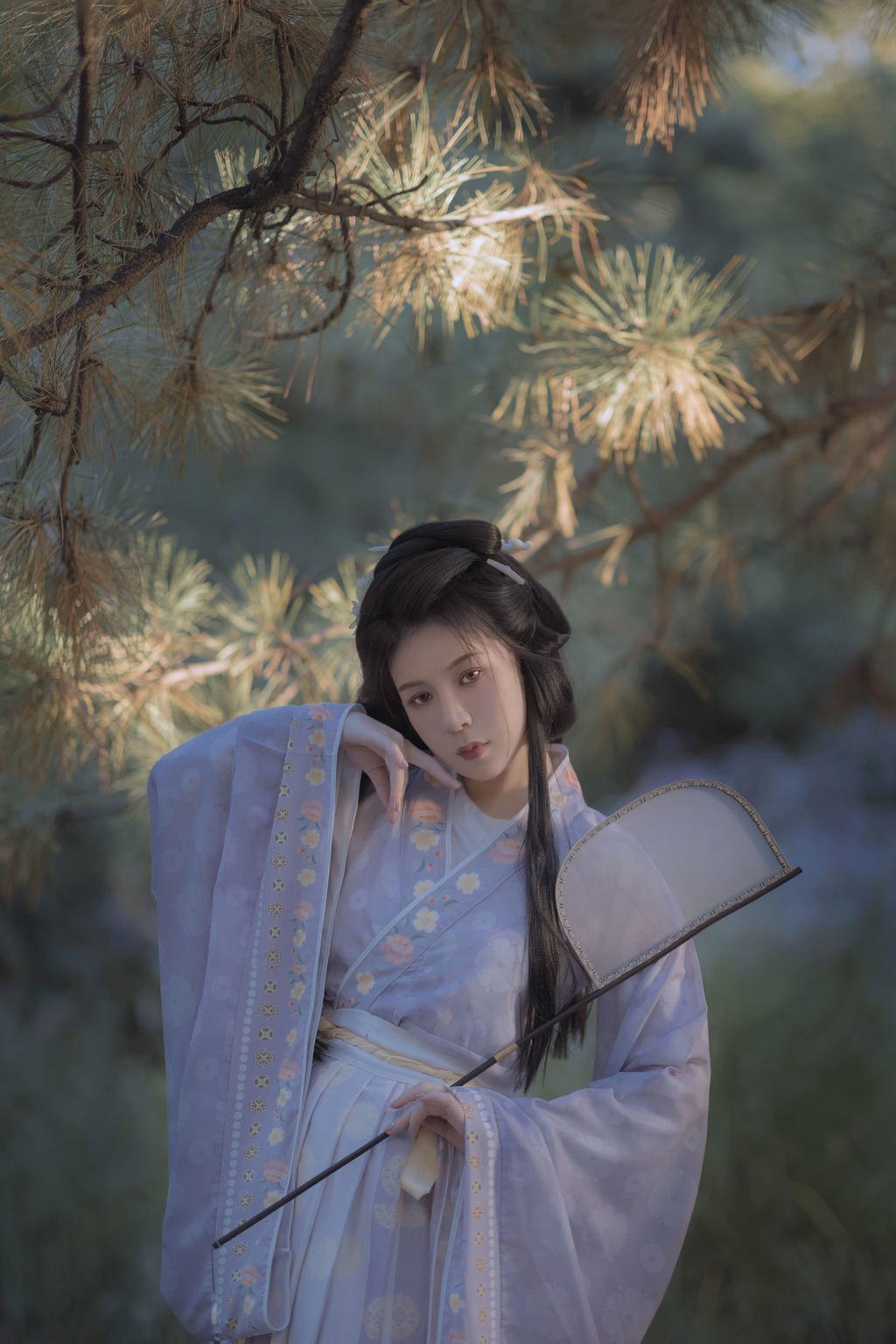 长发及腰古装美女秀色可餐图片