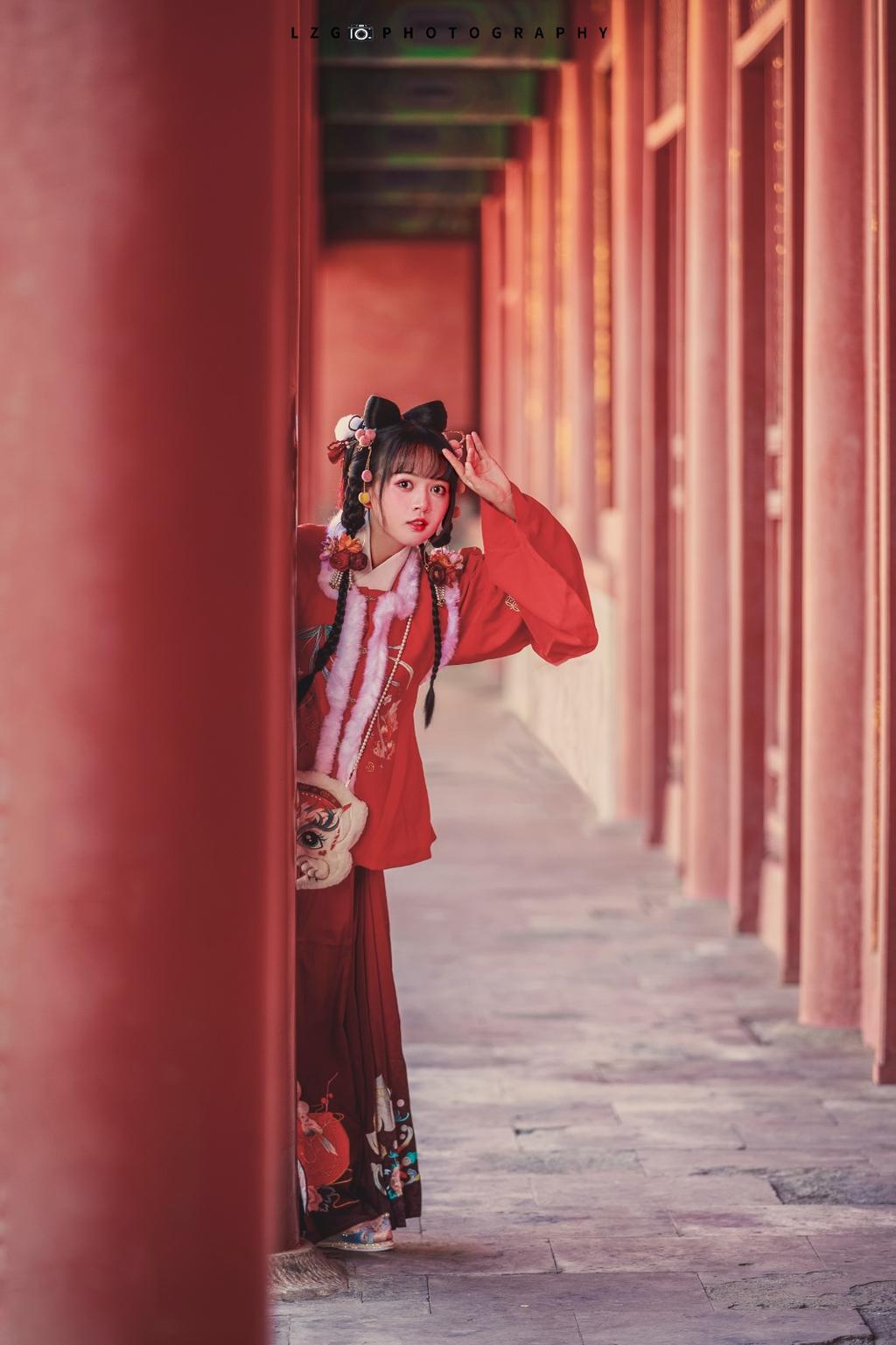 汉服少女红妆素裹明媚娇俏图片