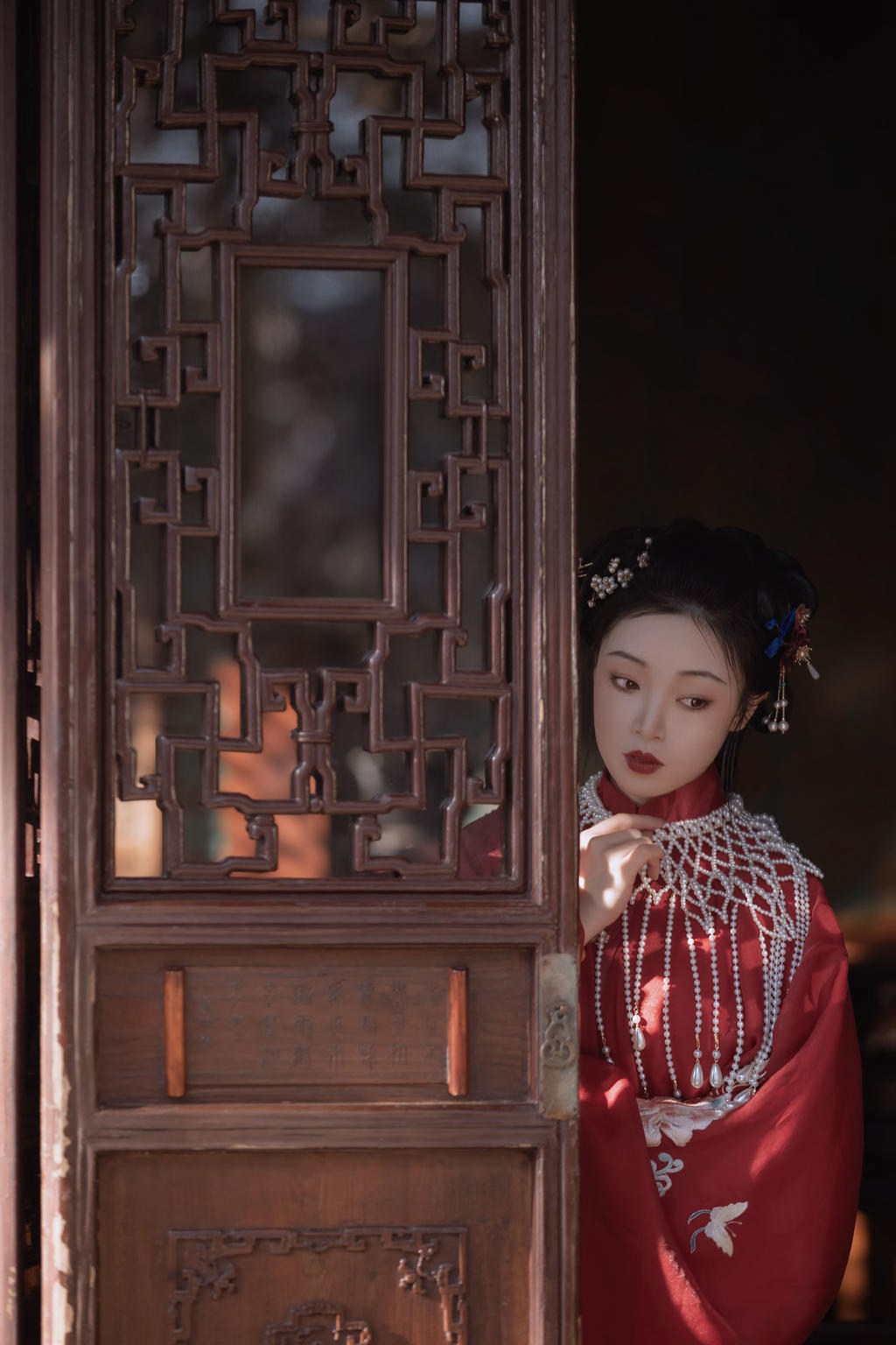 古代美女红妆素裹明媚娇俏图片