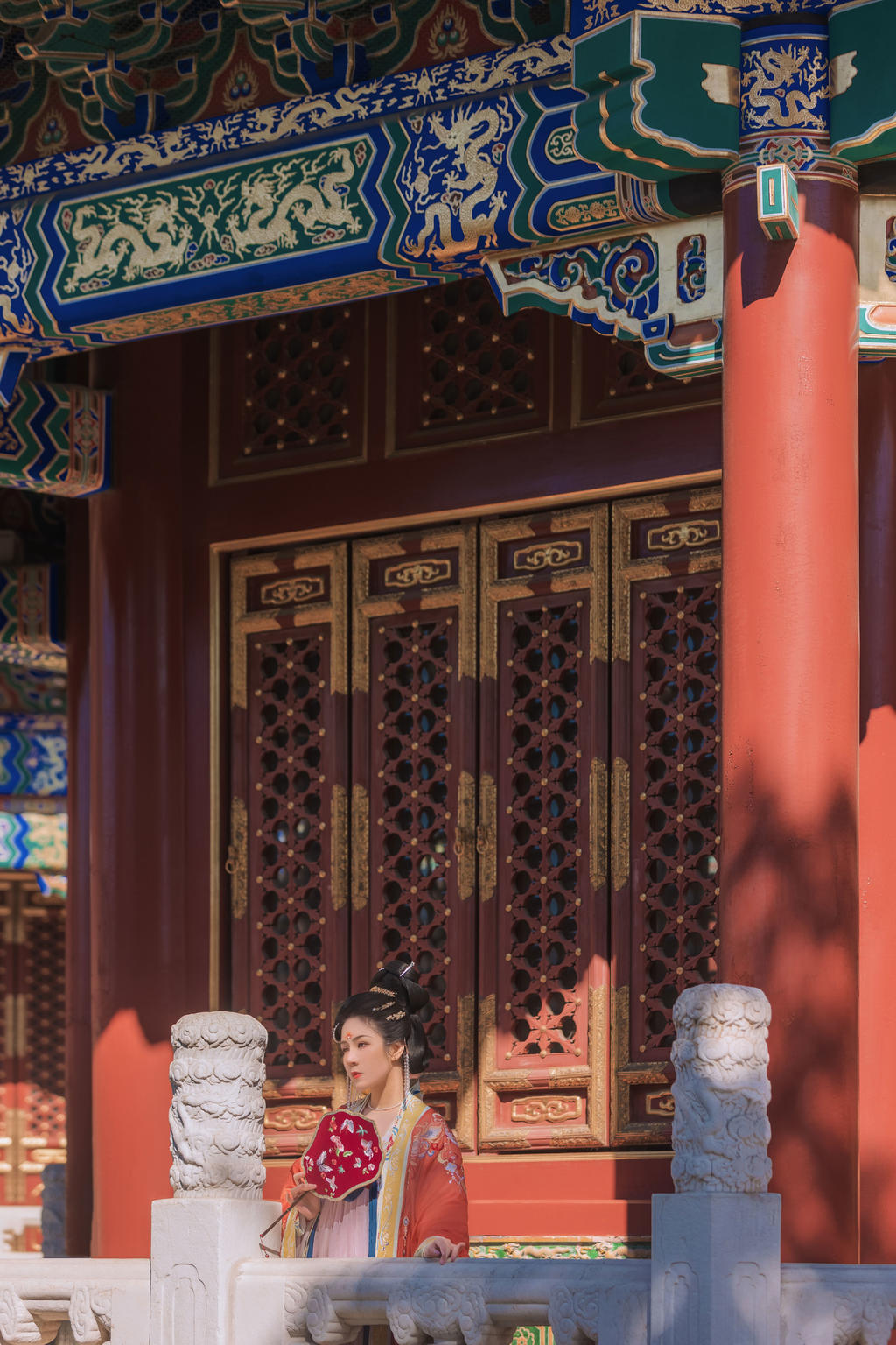 汉服美女手执罗扇唯美古风摄影