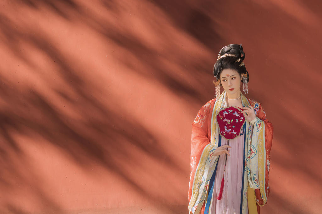 汉服美女手执罗扇唯美古风摄影