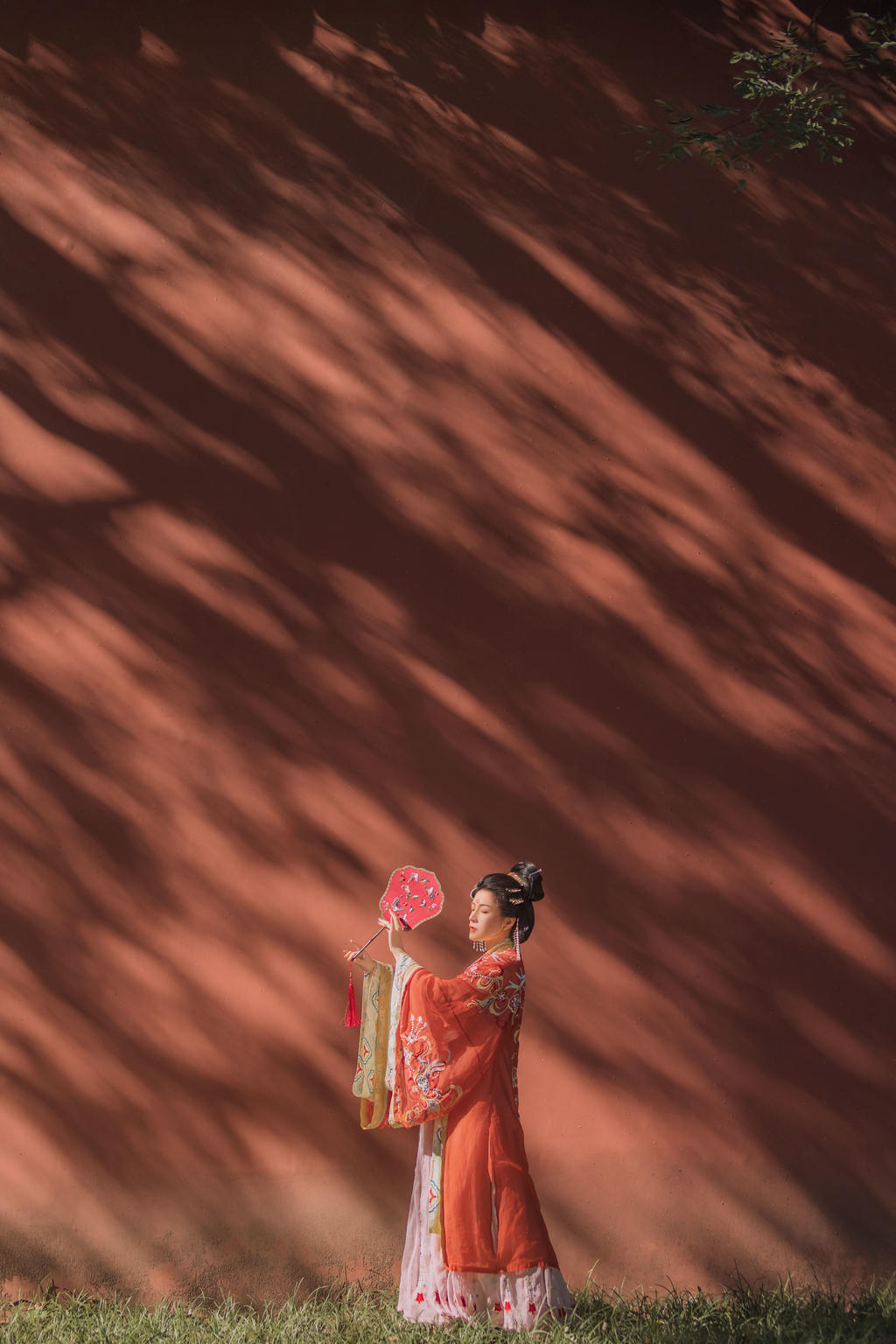 汉服美女手执罗扇唯美古风摄影