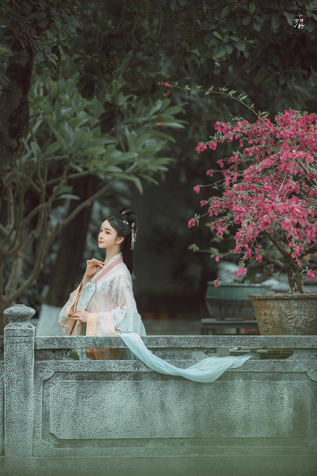 古风美女眉清目秀明眸皓齿图片