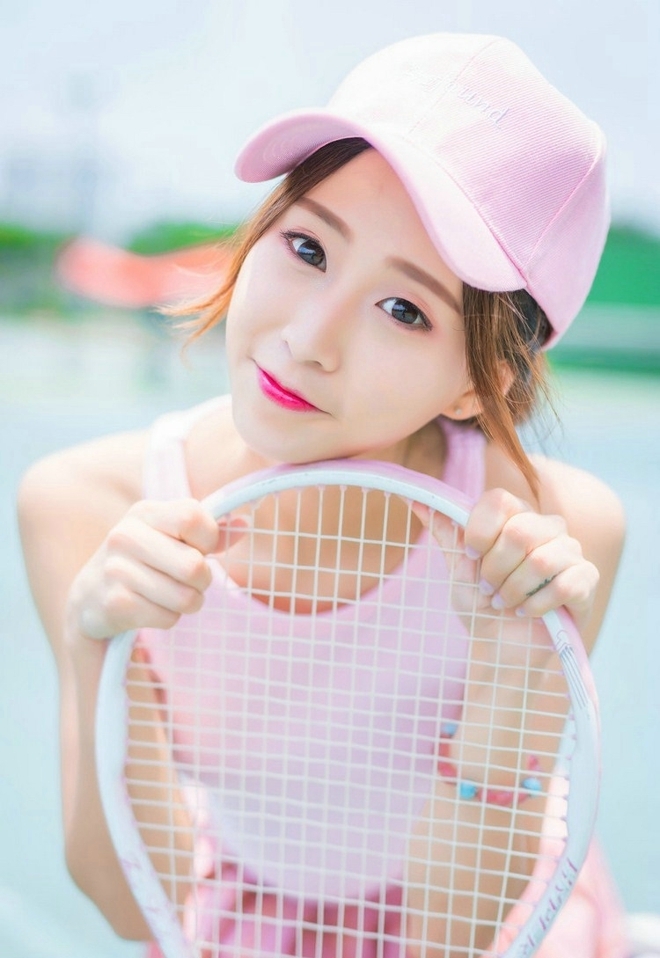 元气少女露脐装超短裙户外写真