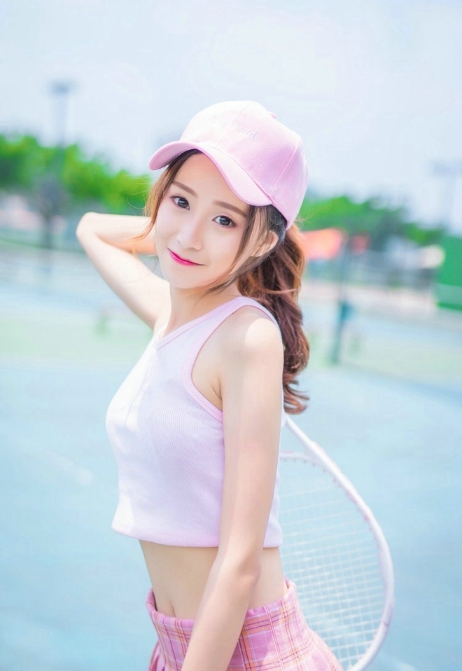 元气少女露脐装超短裙户外写真