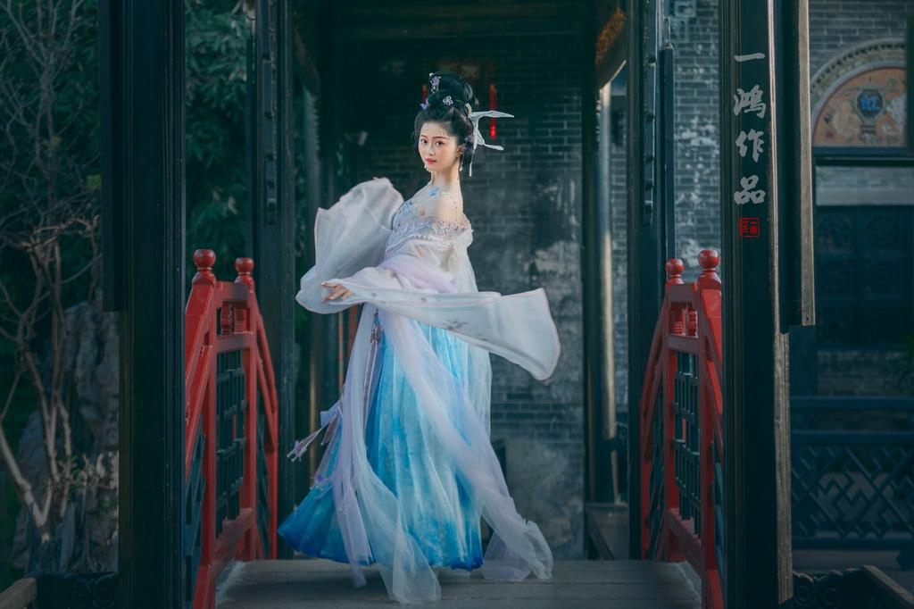 汉服美女能歌善舞唯美古风摄影