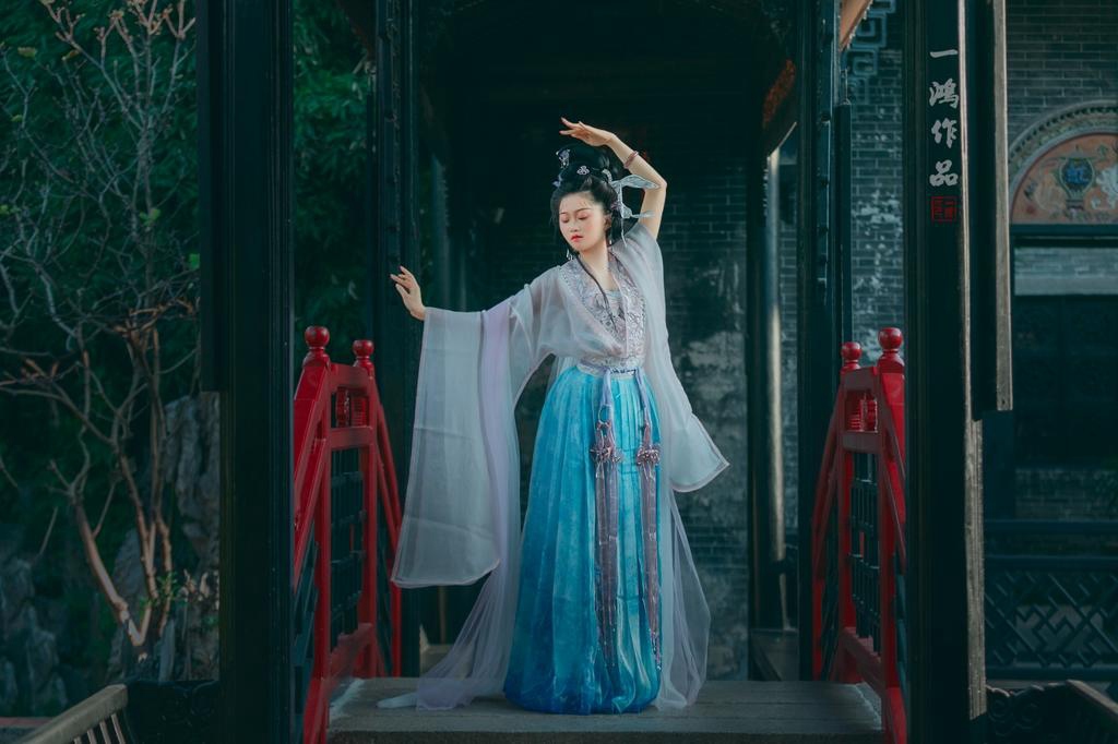 汉服美女能歌善舞唯美古风摄影