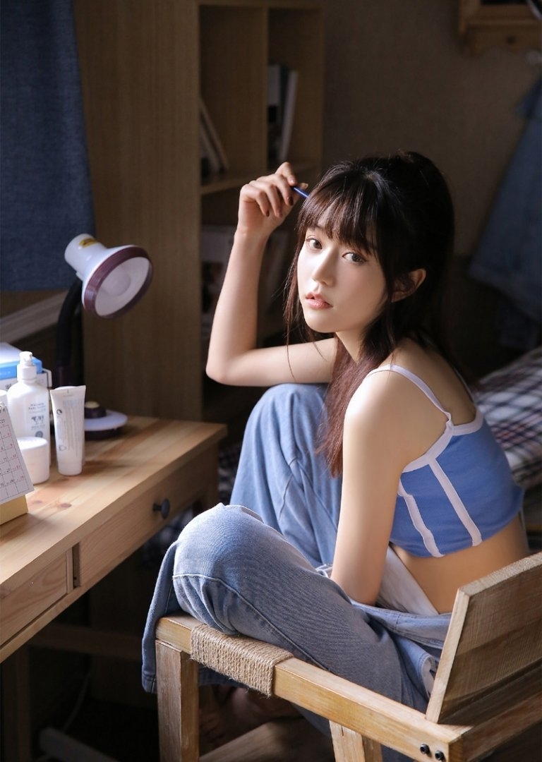 牛仔背带裤美少女吊带香肩私拍