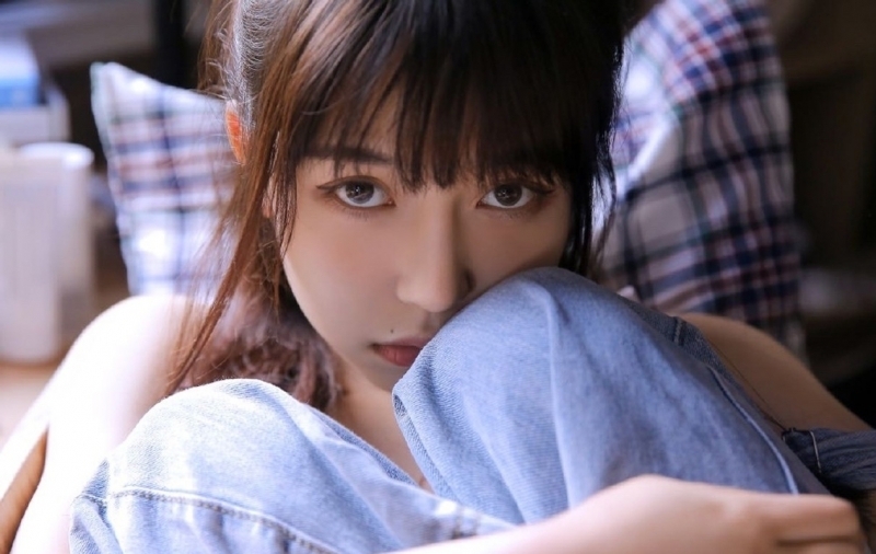 牛仔背带裤美少女吊带香肩私拍