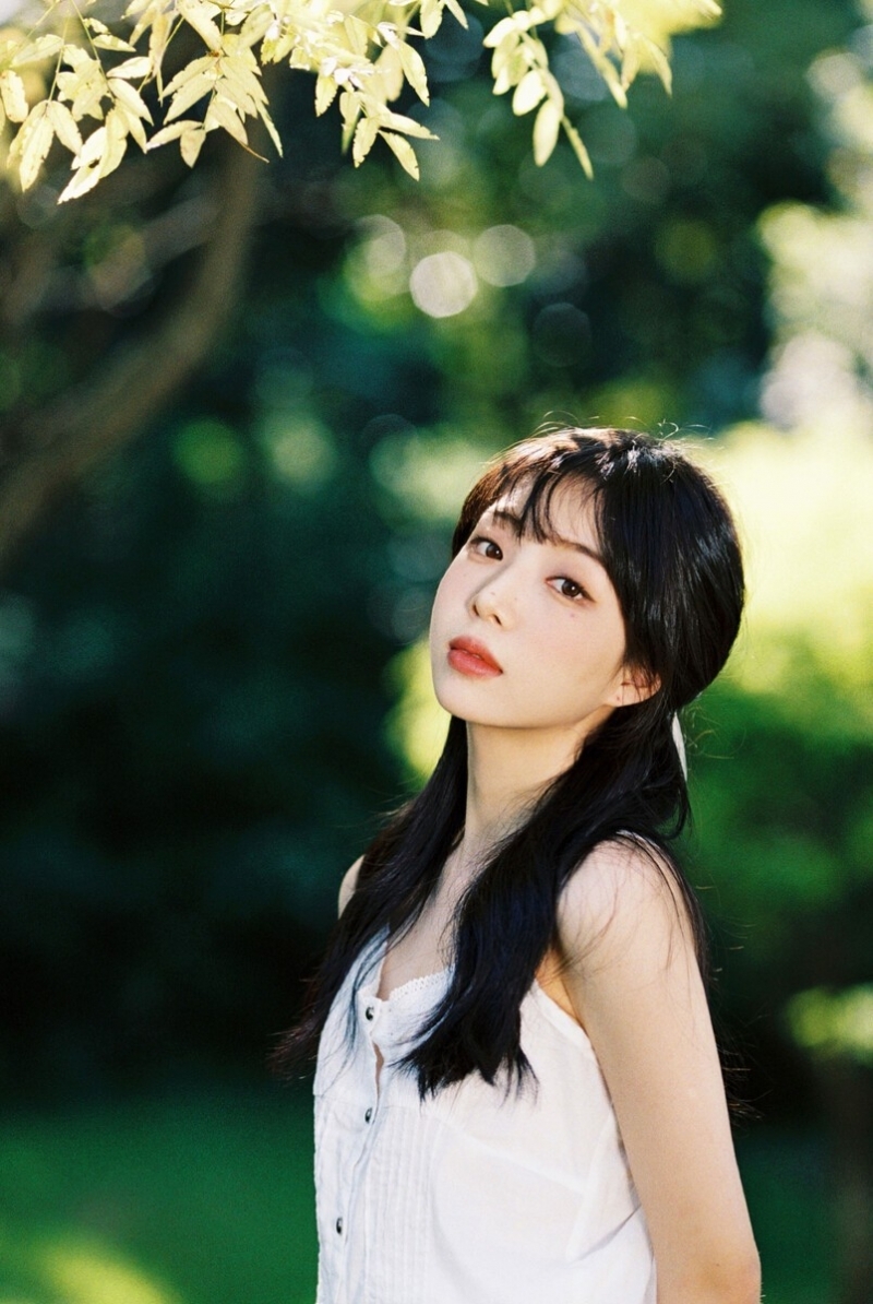 森系美女长发披肩清新甜美写真