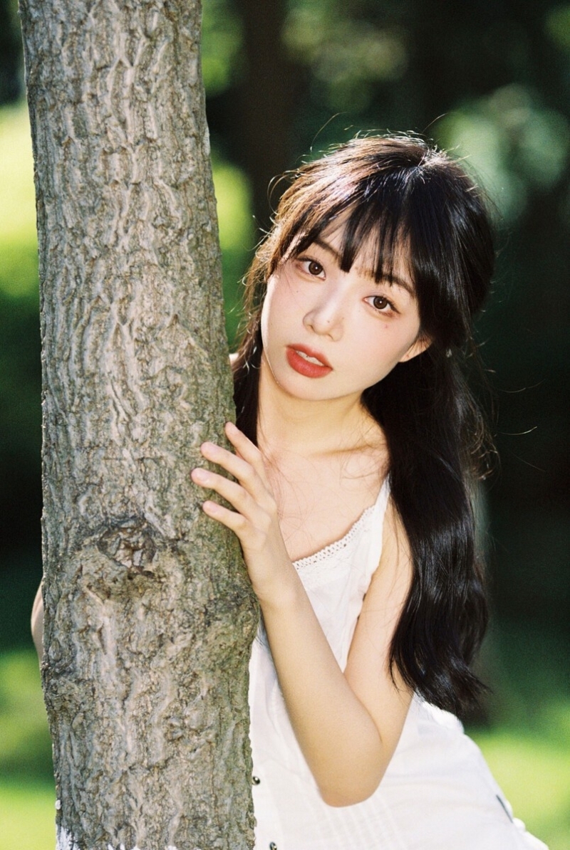 森系美女长发披肩清新甜美写真