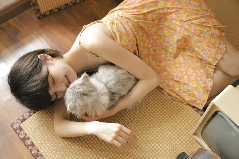 美女萝莉齐耳短发俏皮可爱图片