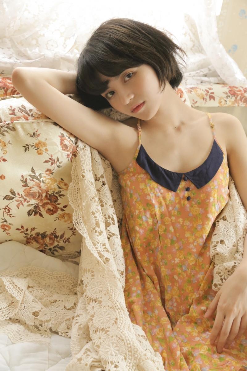 美女萝莉齐耳短发俏皮可爱图片