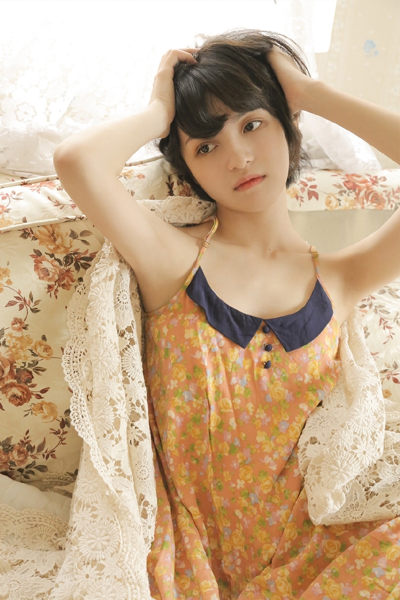 美女萝莉齐耳短发俏皮可爱图片