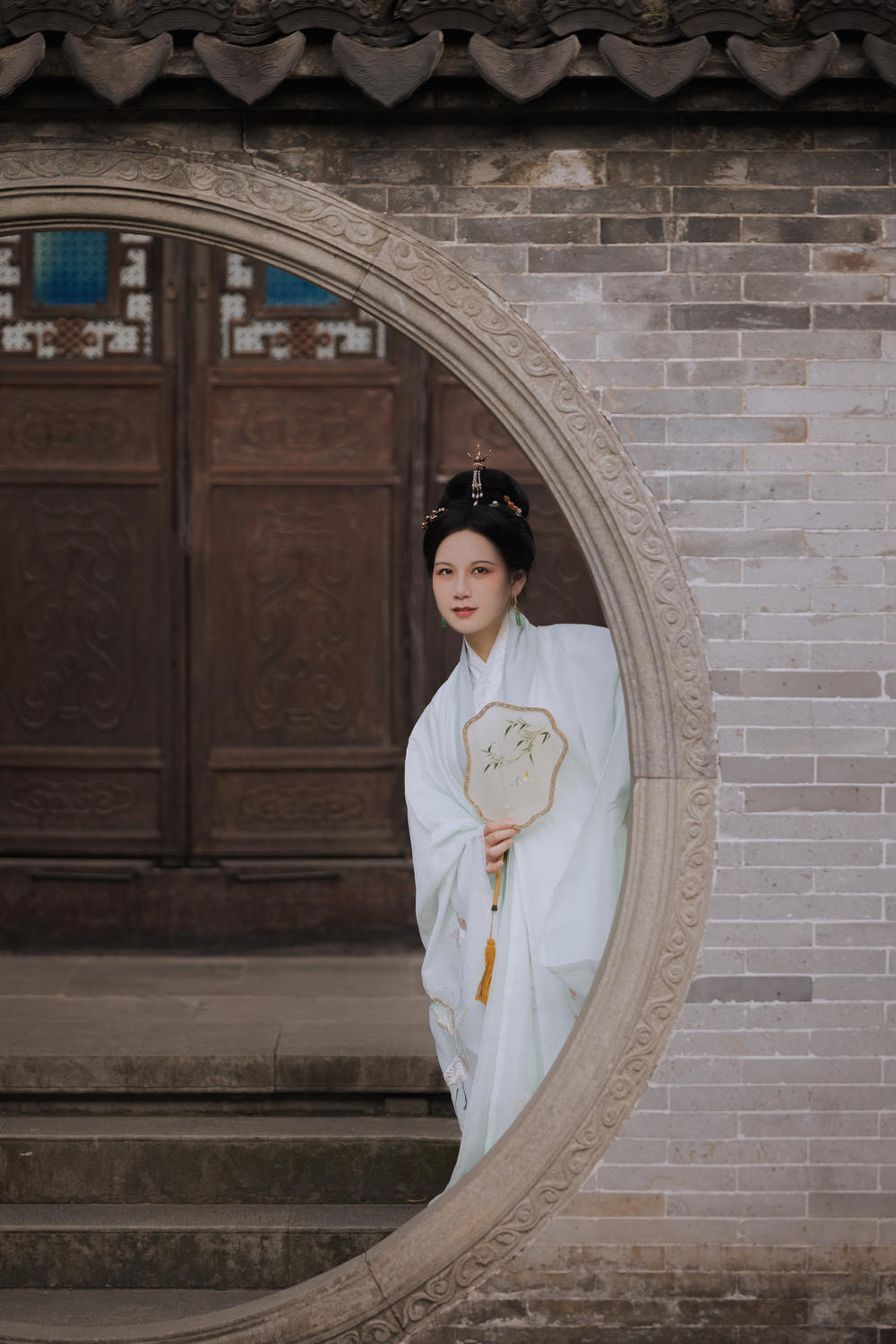 汉服美女白衣飘飘美若天仙图片