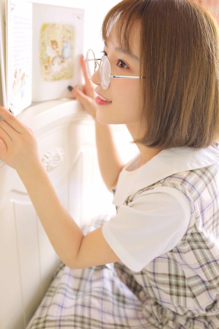 元气少女齐脖短发清纯动人套图