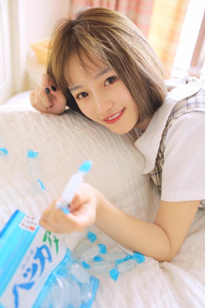 元气少女齐脖短发清纯动人套图