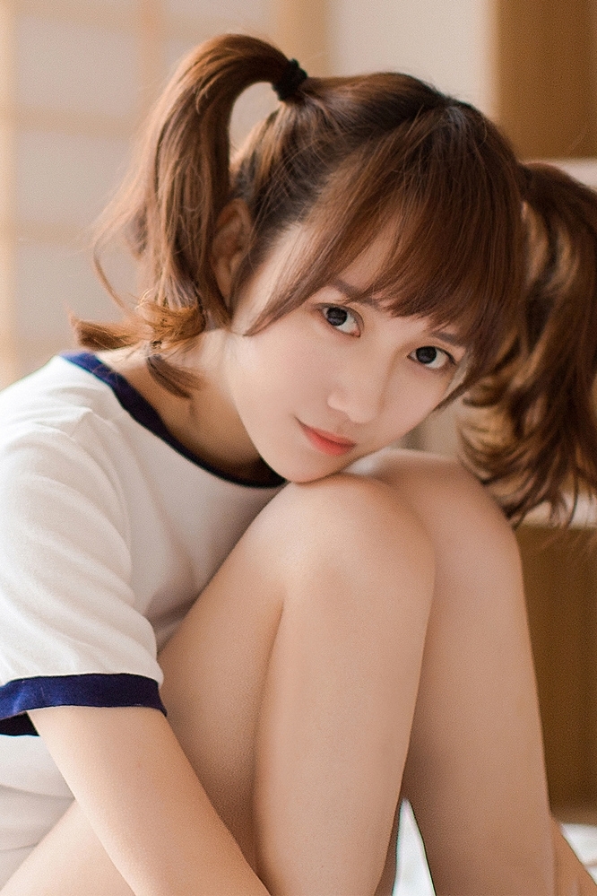美女萝莉双马尾体操服床上写真