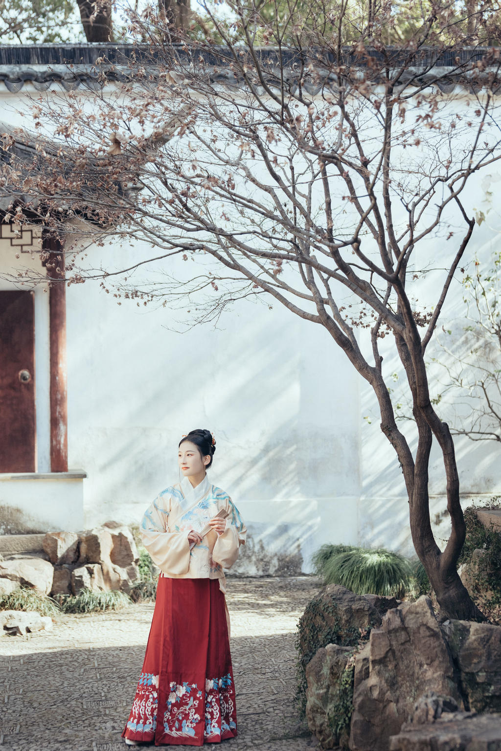 汉服少女眉清目秀唇红齿白图片