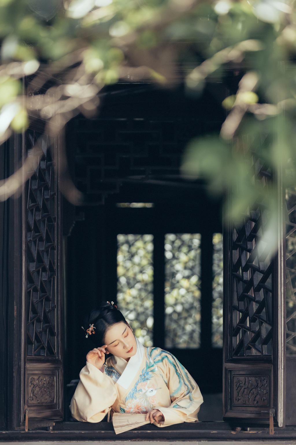 汉服少女眉清目秀唇红齿白图片