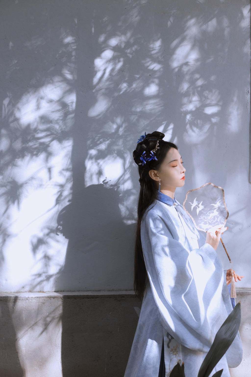 竹林中的古装美女清新脱俗图片