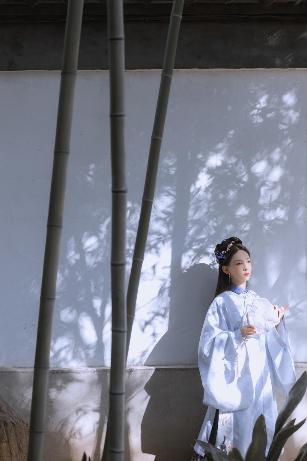 竹林中的古装美女清新脱俗图片