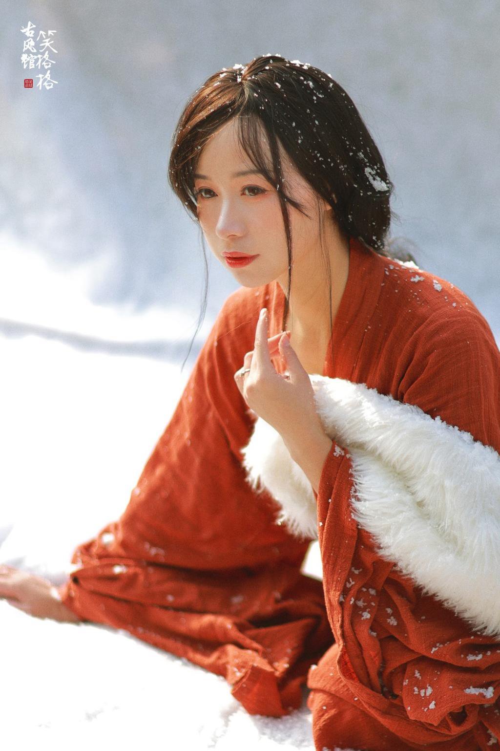 雪景中的汉服美女红妆素裹图片