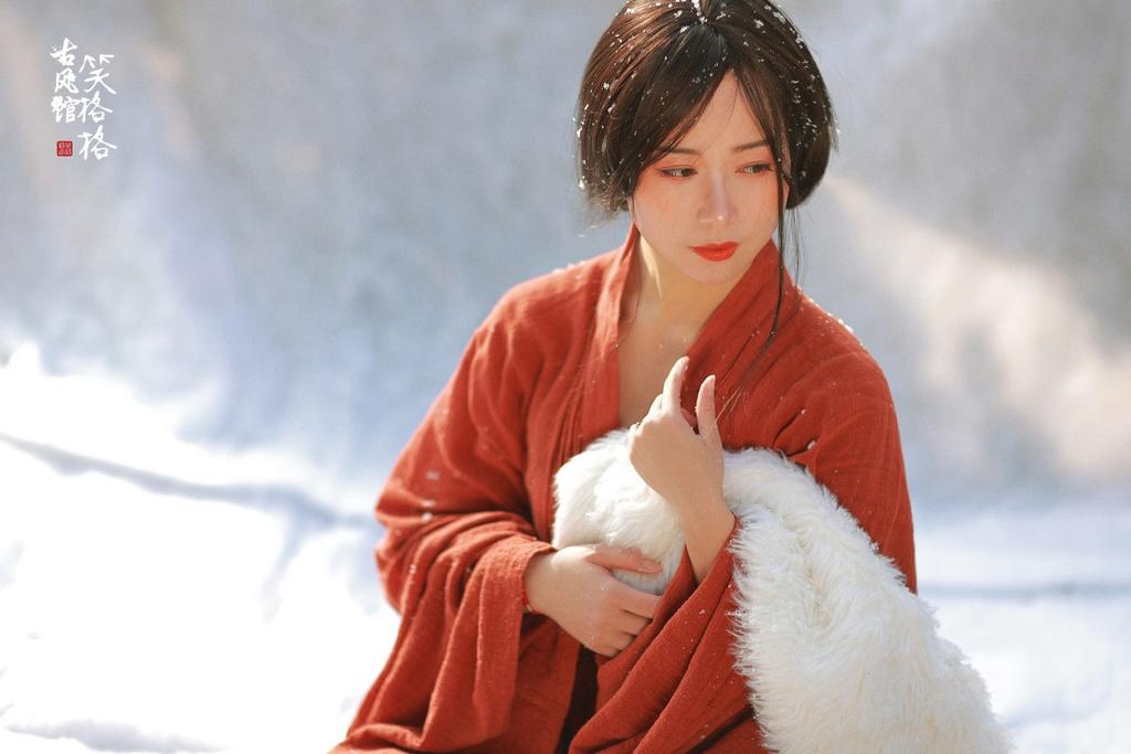 雪景中的汉服美女红妆素裹图片