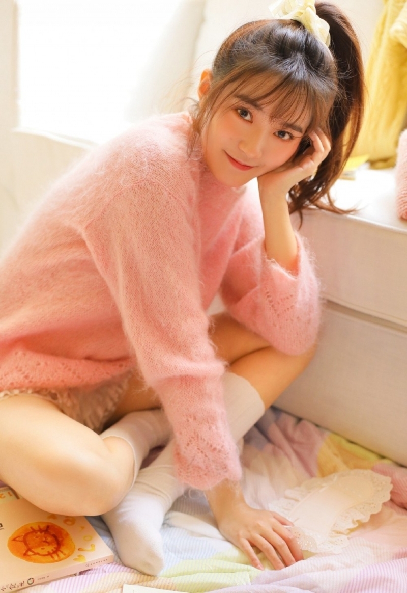 短裤美腿女生清爽高马尾私房写真